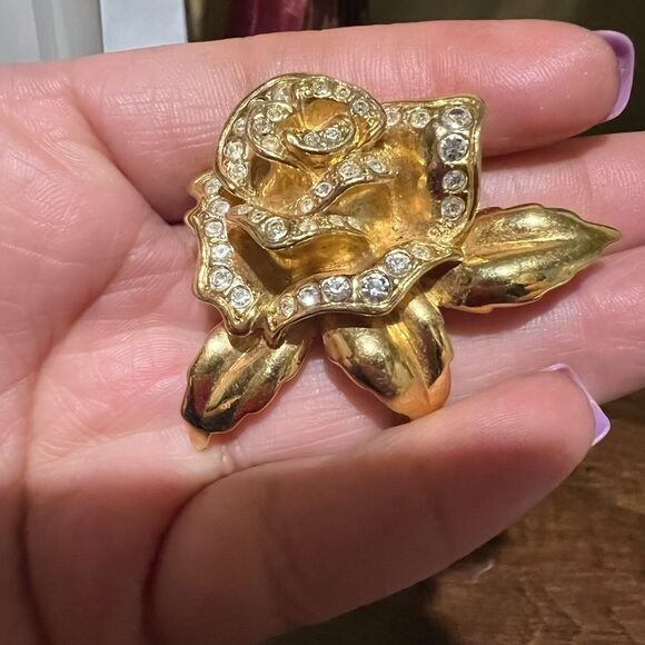 Vintage Avon Rose Passion Clear Rhinestone Gold Tone Flower Pin Brooch - Picture 1 of 3